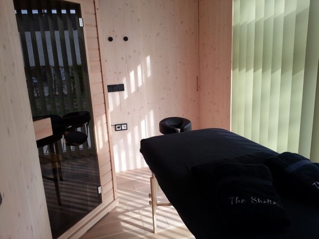 The Shelter - massageruimte: tafel + infrarood sauna